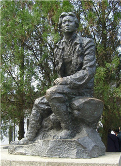 毛主席抗战雕塑