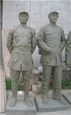 青年毛主席雕像