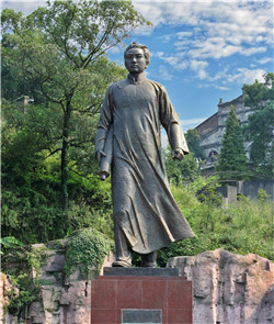 青年毛主席铜像