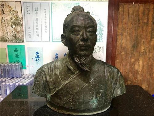 吴承恩铜像