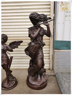 西方吹笛子女铜雕塑