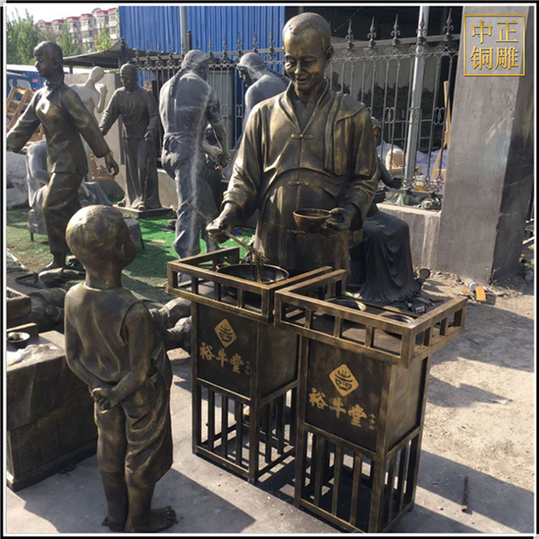 现代步行街饭店门口人物铜雕塑