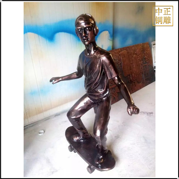 少年滑轮铜雕塑