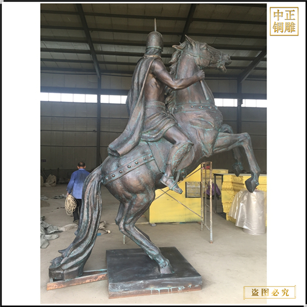 骑马将军雕塑