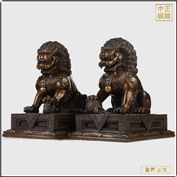 坐宫门狮子雕塑
