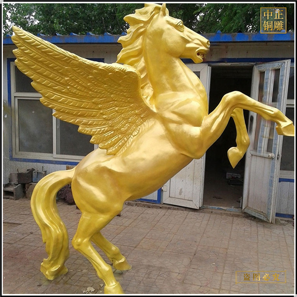 大型带翅膀铜马雕塑