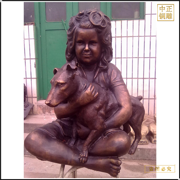 小型抱小狗铜雕塑铸造