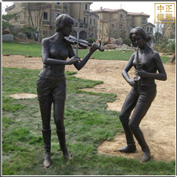 吹笛子拉提琴人物雕塑