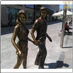 步行街情侣人物铜雕塑