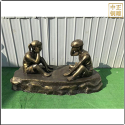 小孩下棋人物景观雕塑