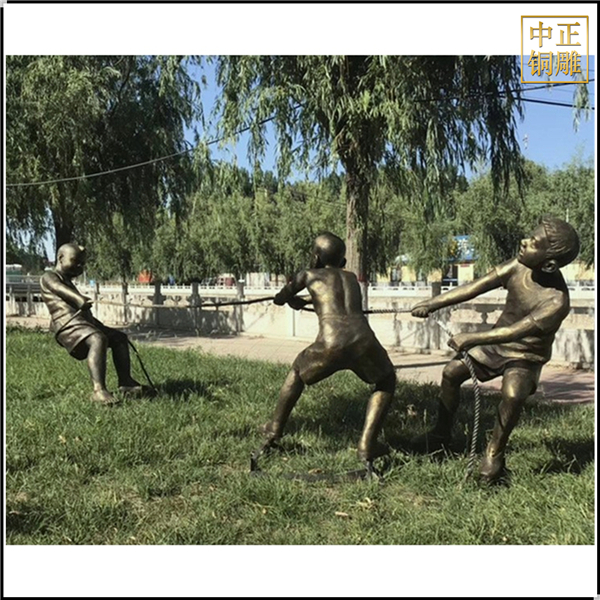 校园小孩拔河人物铜雕塑