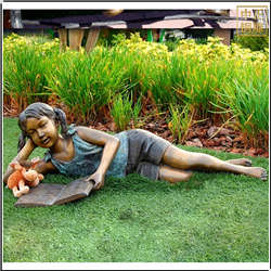 躺草坪上看书小女孩铜雕塑