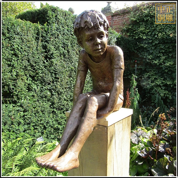 小男孩人物铜雕塑