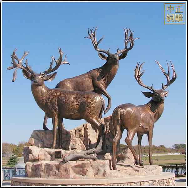 三只鹿铸铜雕塑