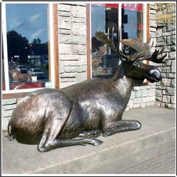 商场门前铜鹿雕塑