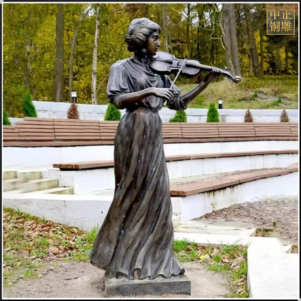 女孩拉小提琴园林雕塑